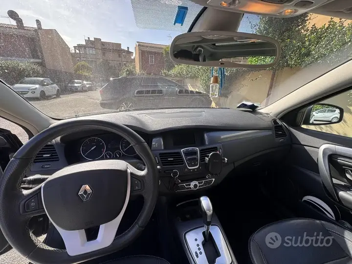 Renault Laguna 2010 photo 4