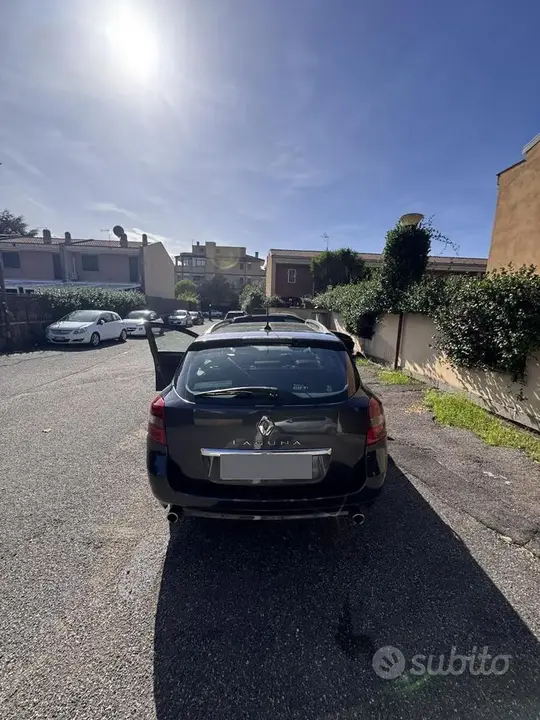 Renault Laguna 2010 photo 3