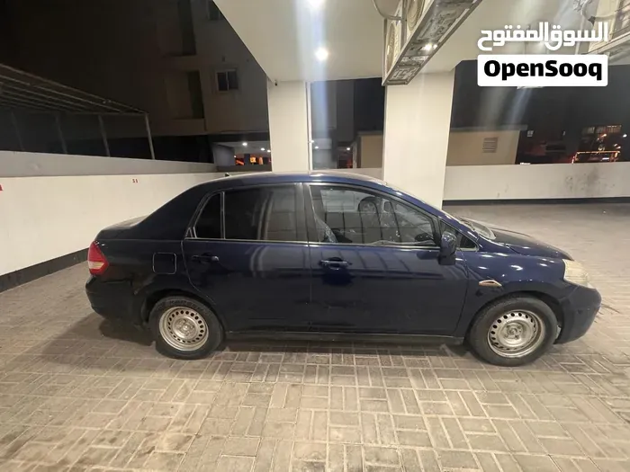 Nissan Tiida 2011 photo 3