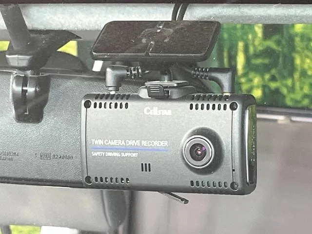 Daihatsu Miraiyese 2015 photo 5