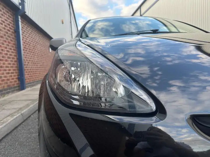 Renault Clio 2011 photo 2