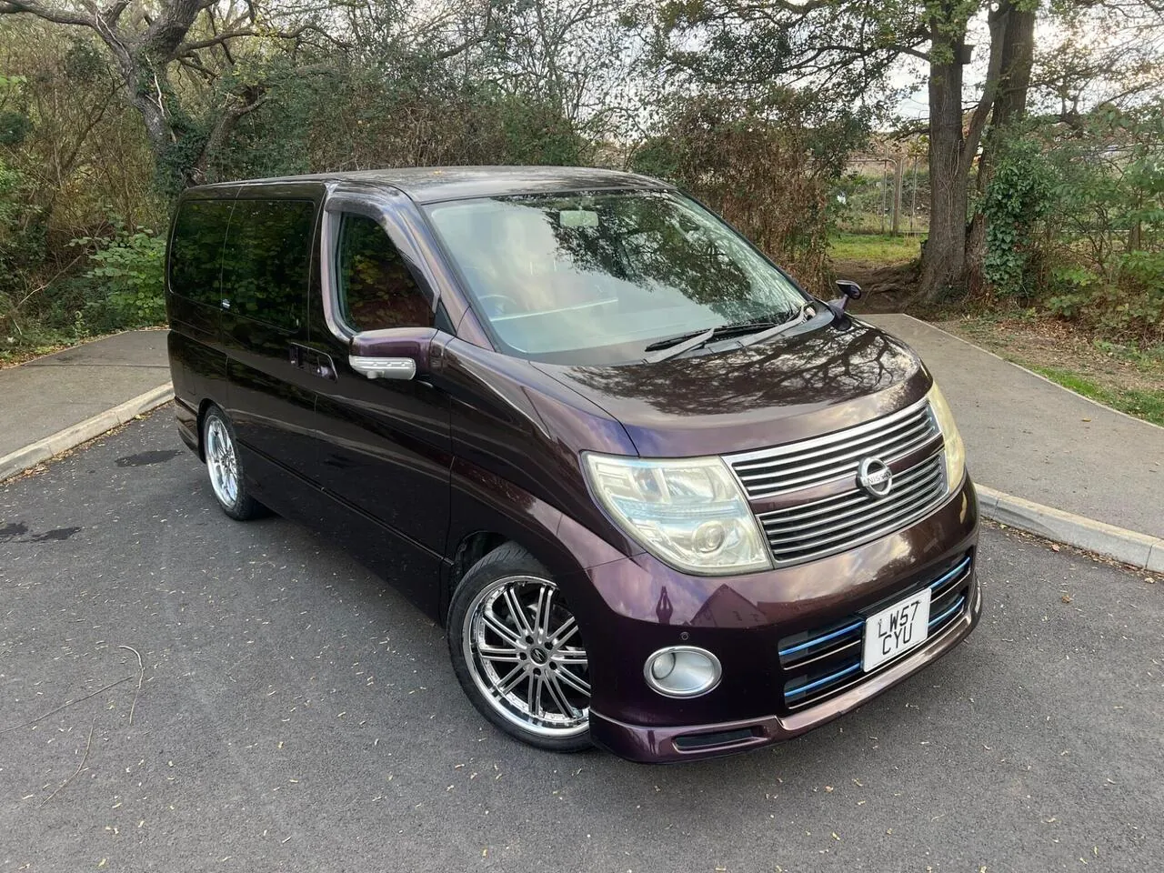 Nissan Elgrand 2008 photo 2