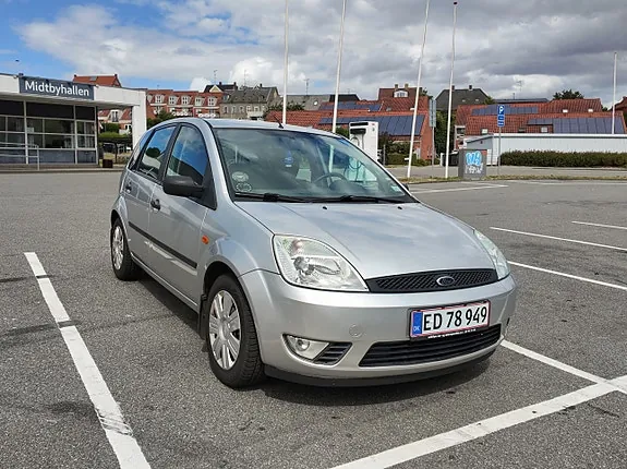 Ford Fiesta 2004 photo 2