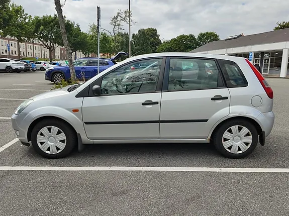 Ford Fiesta 2004 photo 5