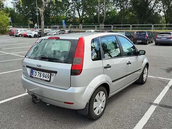Ford Fiesta 2004 photo 3