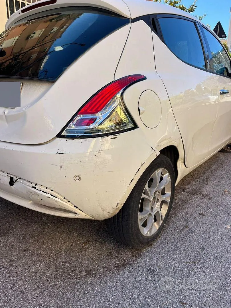 Lancia Ypsilon 2016 photo 2