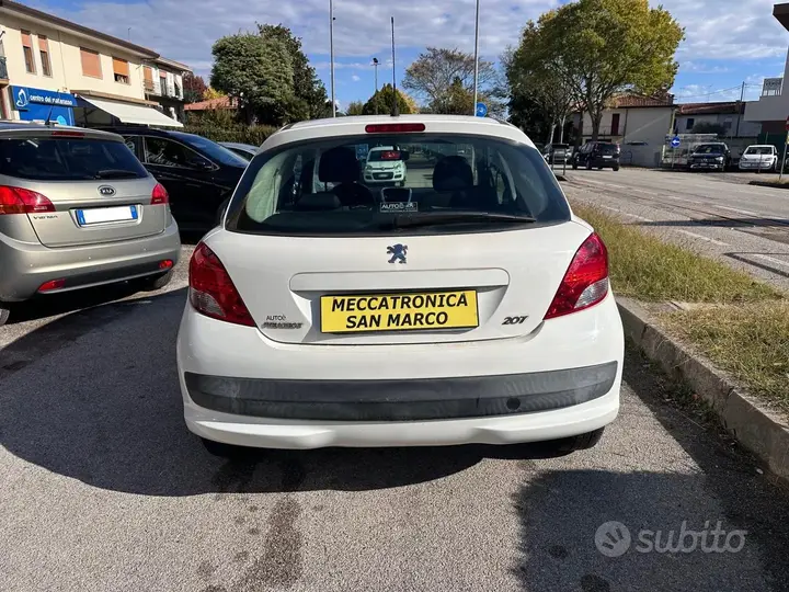Peugeot 207 2011 photo 5