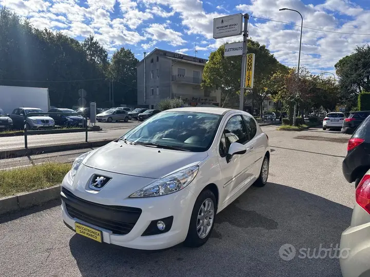 Peugeot 207 2011 photo 3