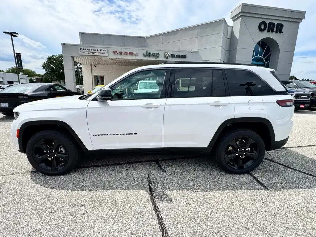 Jeep Grand Cherokee 2026 photo 3