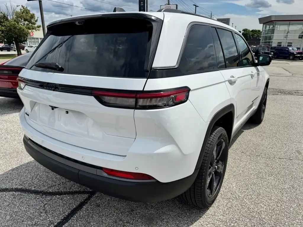 Jeep Grand Cherokee 2026 photo 5