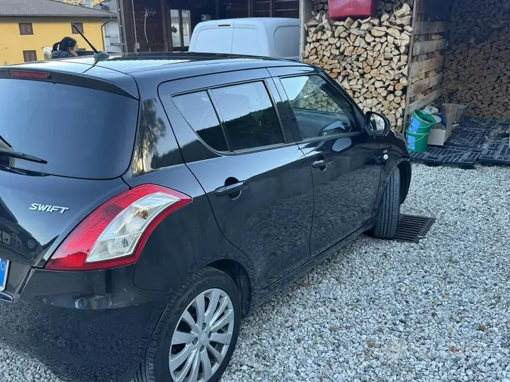 Suzuki Swift 2011 photo 5