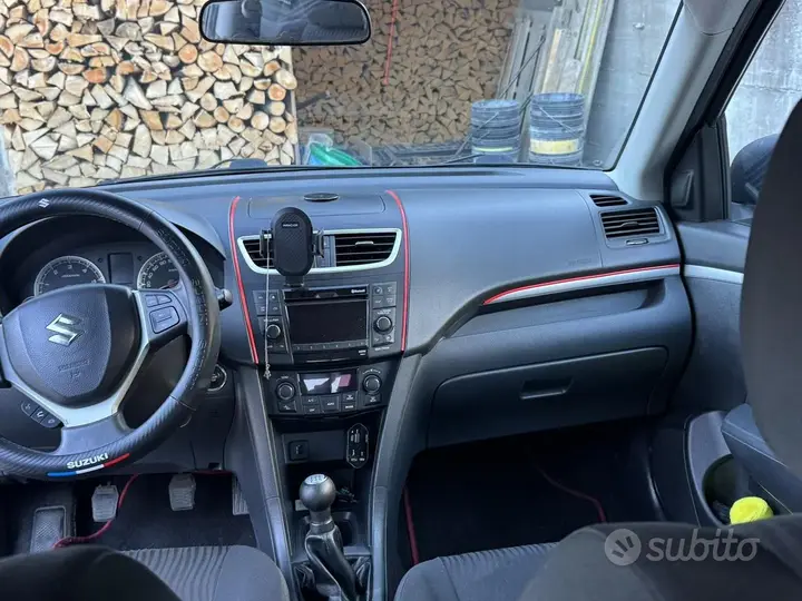 Suzuki Swift 2011 photo 3