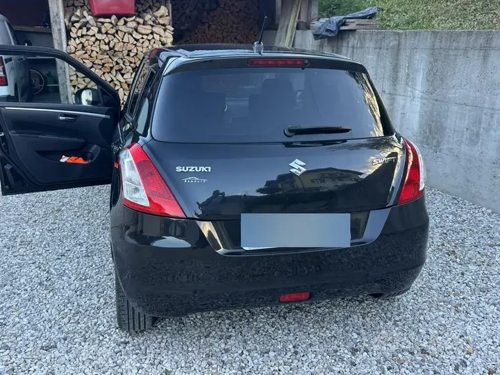 Suzuki Swift 2011 photo 4