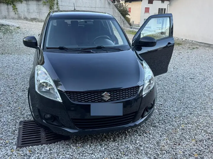 Suzuki Swift 2011 photo 2