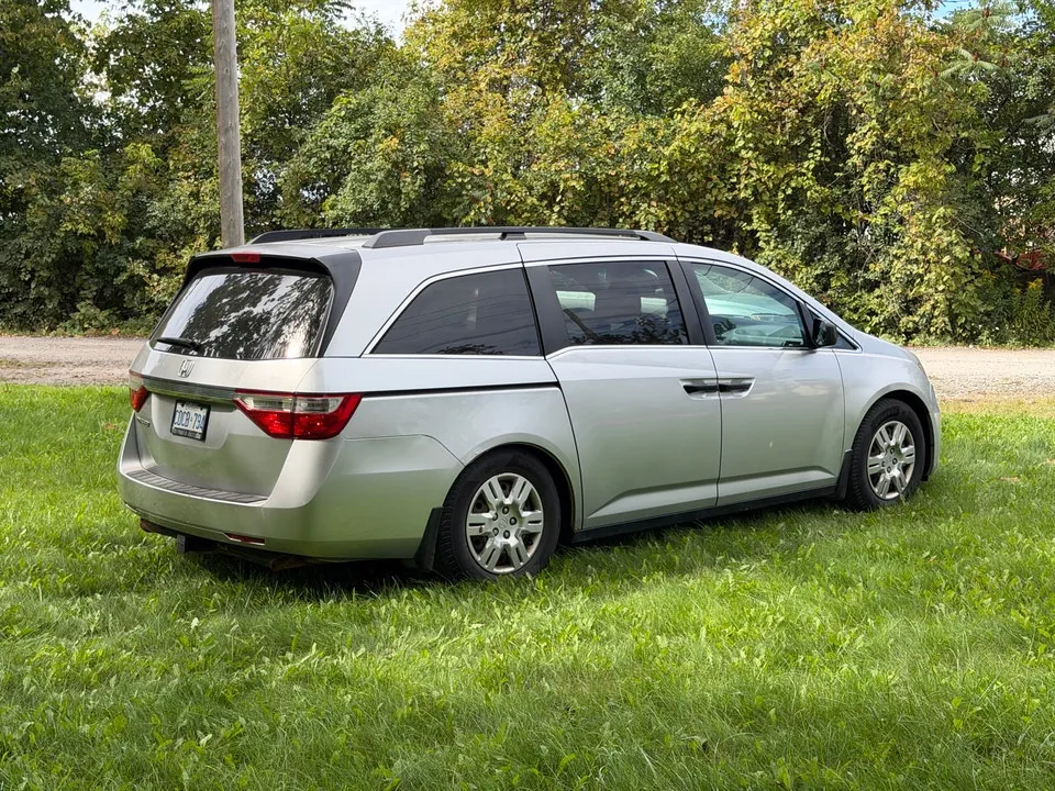 Honda Odyssey 2013 photo 3