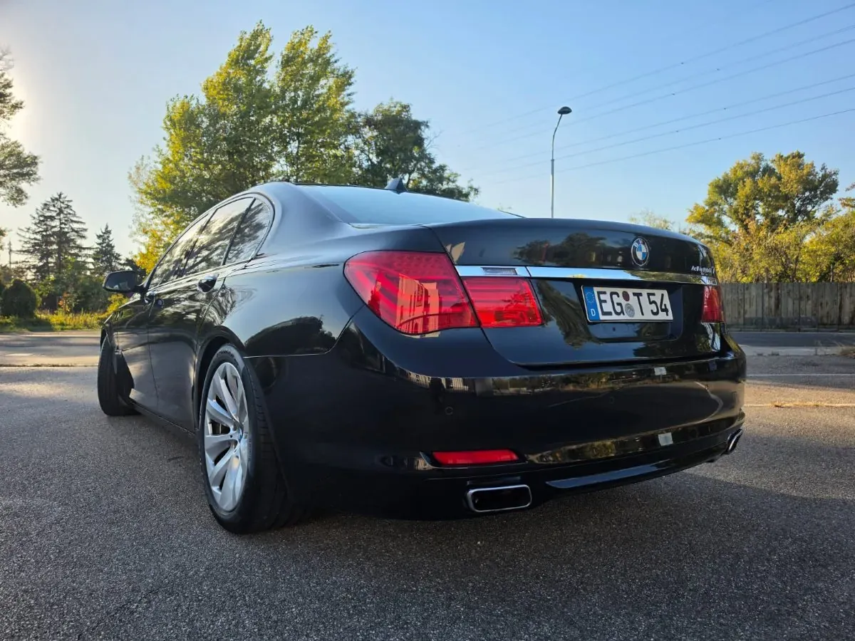 BMW 7 Series 2012 photo 3