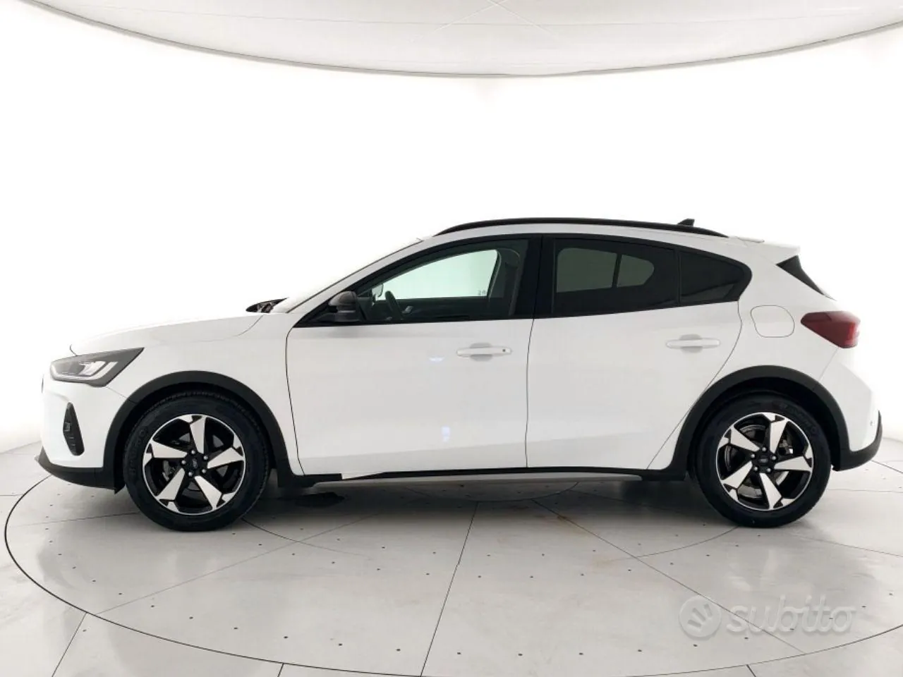 Ford Focus 2024 photo 2