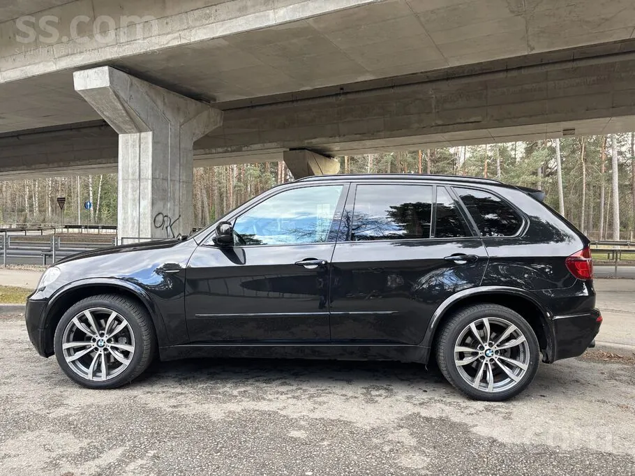 BMW X5 2010 photo 2