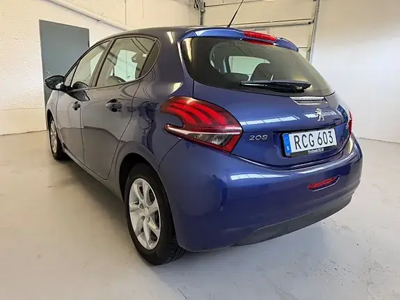 Peugeot 208 2015 photo 3