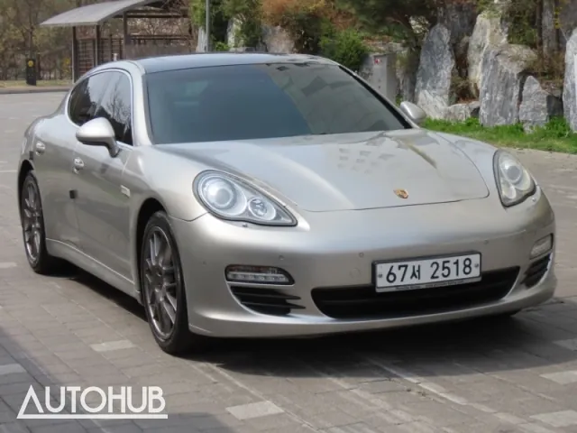 Porsche Panamera photo 2