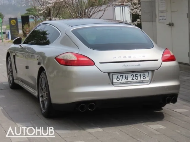 Porsche Panamera photo 4