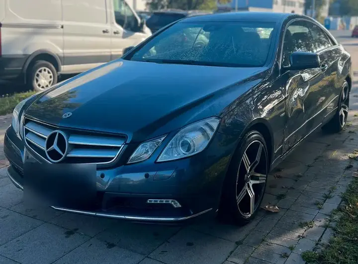 Mercedes-Benz E220 Coupé