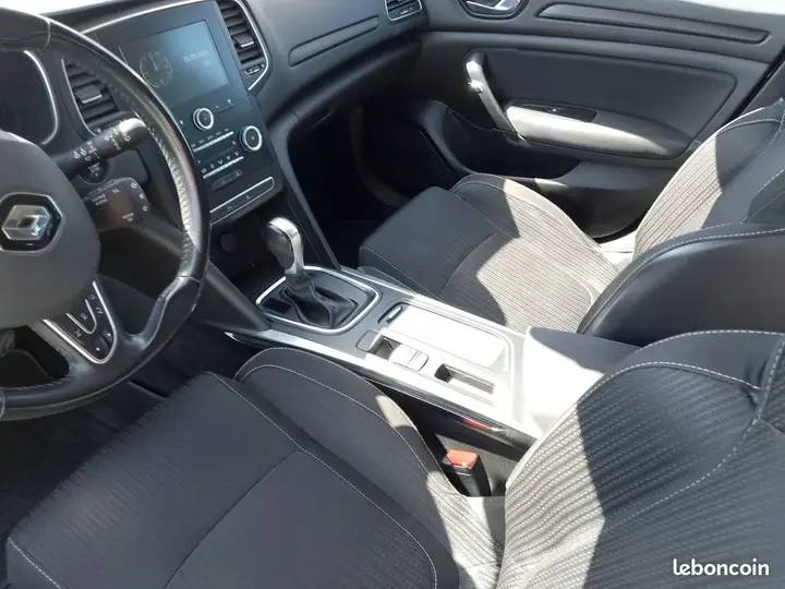 Renault Megane 2018 photo 2
