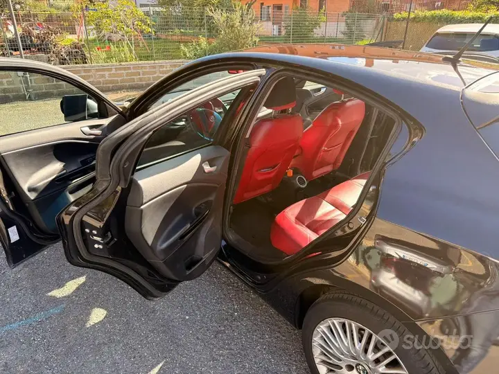 Alfa Romeo Giulietta 2012 photo 4