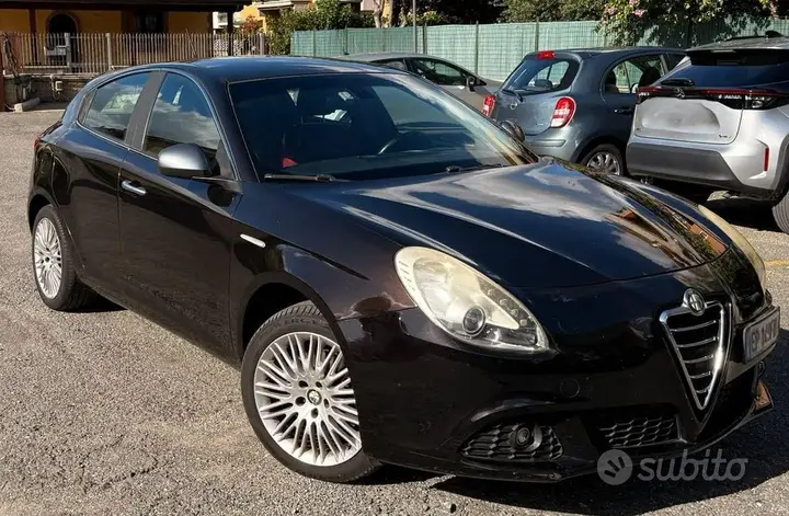 Alfa Romeo Giulietta 2012 photo 2