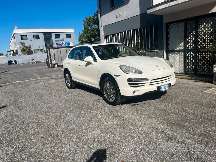 Porsche Cayenne 2011 photo 2