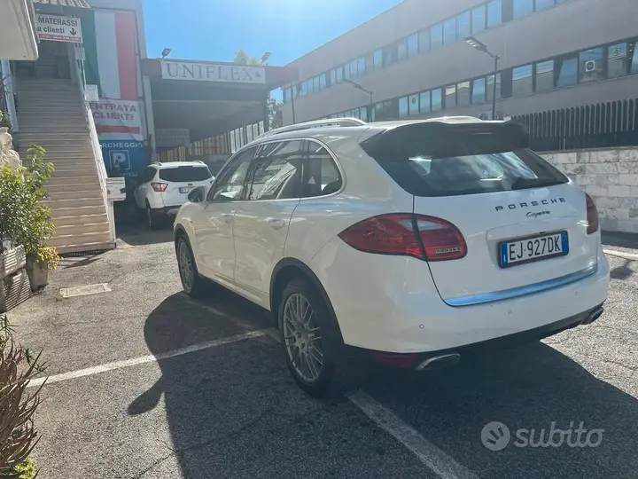 Porsche Cayenne 2011 photo 3