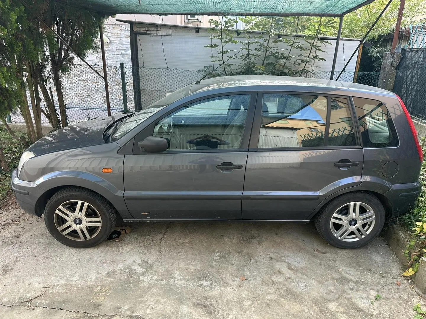 Ford Fusion 2003 photo 2