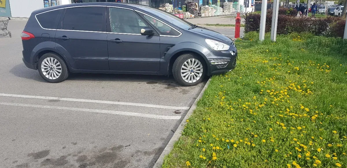 Ford S-Max 2010 photo 2