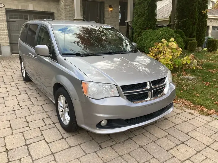 Dodge Grand Caravan 2018 photo 2