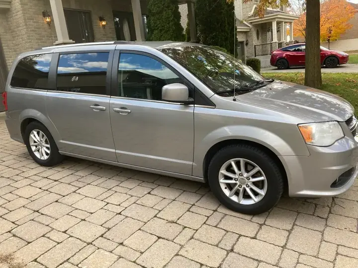 Dodge Grand Caravan 2018 photo 3