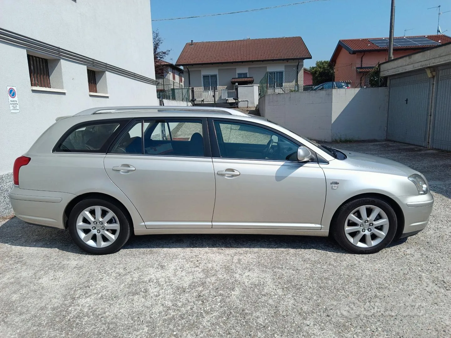 Toyota Avensis 2004 photo 5
