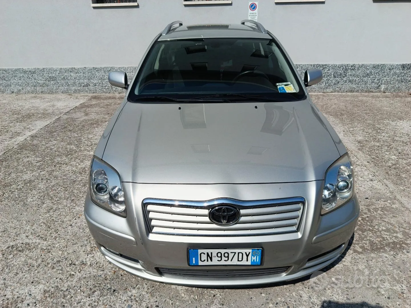 Toyota Avensis 2004 photo 2