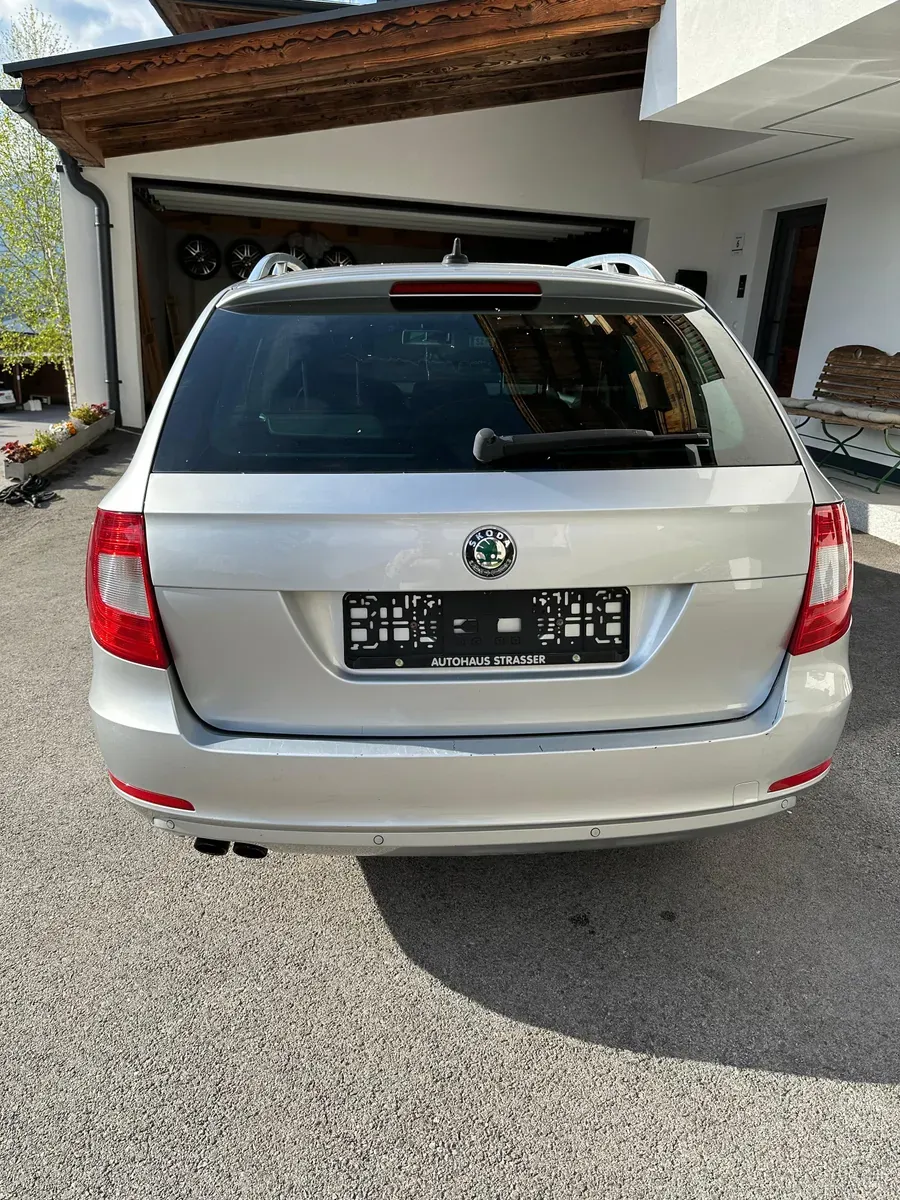 Skoda Superb 2013 photo 3