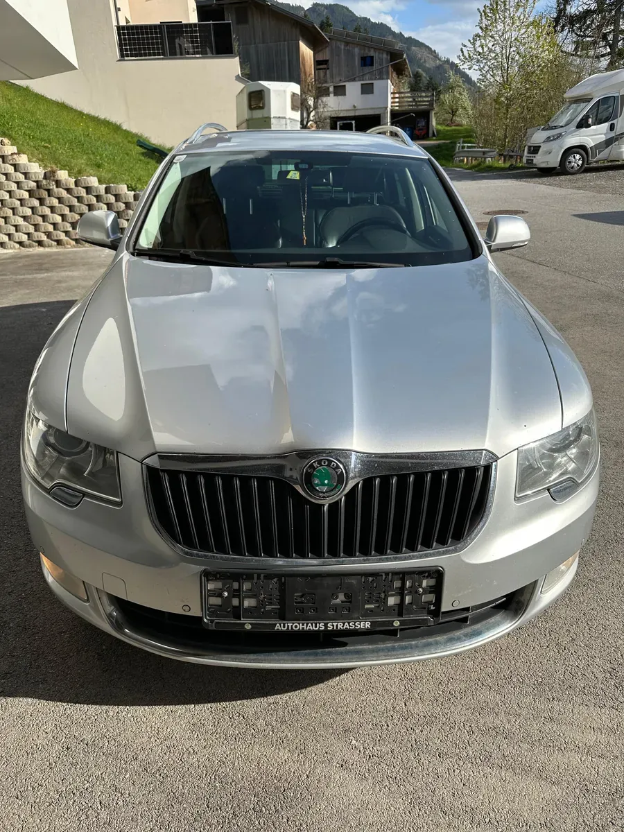Skoda Superb 2013 photo 2