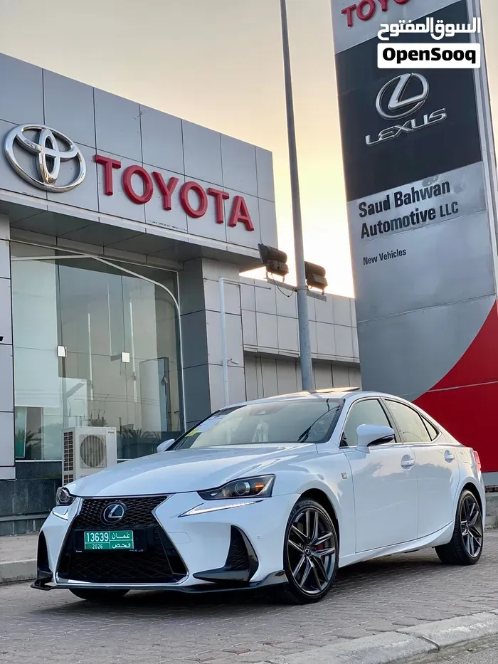 Lexus Is300 2018 photo 2