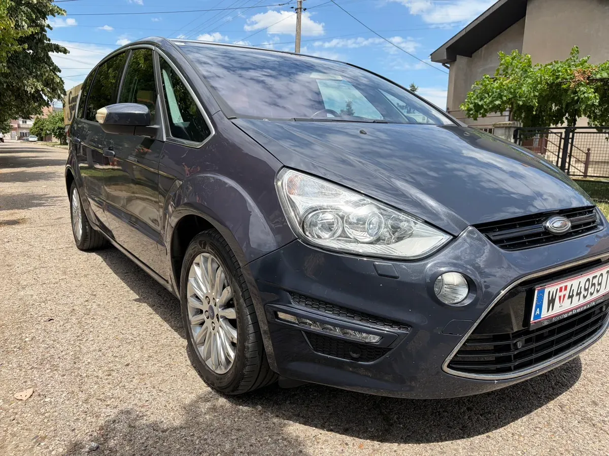 Ford S-Max 2013 photo 2