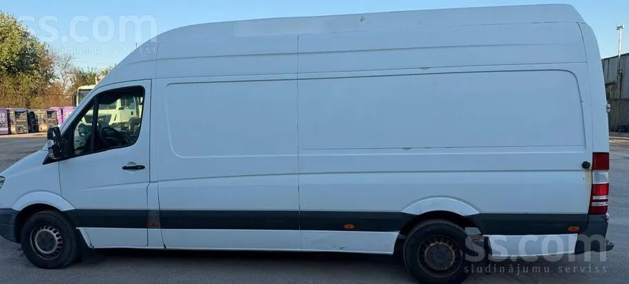 Mercedes-Benz Sprinter 2011 photo 2
