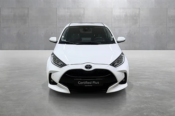 Toyota Yaris 2023 photo 2
