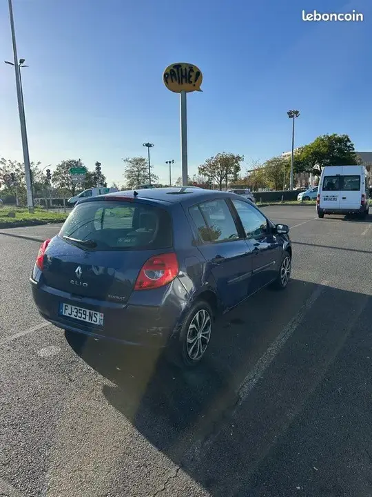 Renault Clio 2005 photo 2