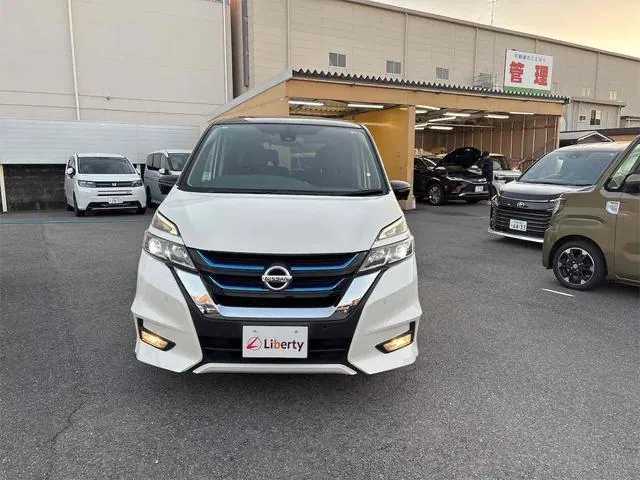 Nissan Serena 2018 photo 2