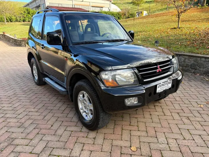 Mitsubishi Pajero 2002 photo 2