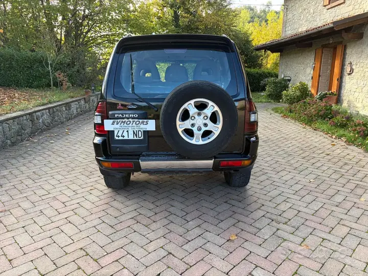 Mitsubishi Pajero 2002 photo 3