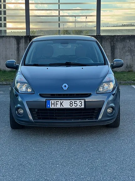 Renault Clio 2010 photo 2
