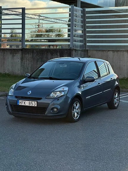 Renault Clio 2010 photo 3