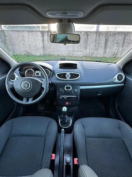 Renault Clio 2010 photo 4